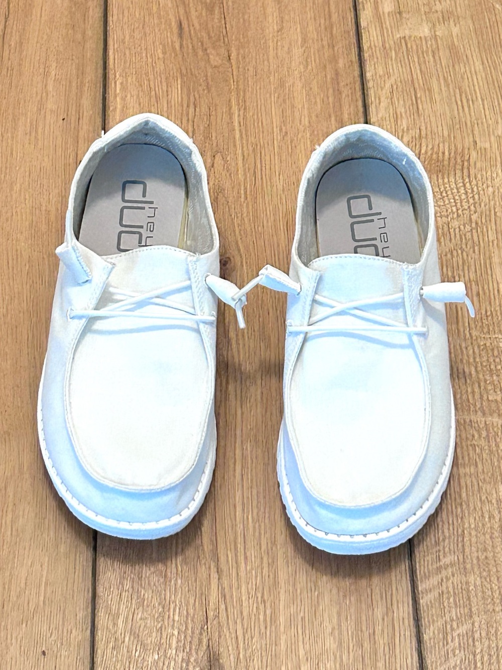 Hey Dudes Wendy Chambray White Canvas Slip-On Shoes Women’s Sz 10 - Picture 2 of 12